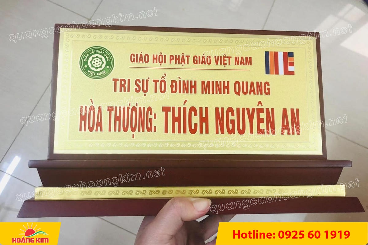 bien chuc danh mat dong de go tam cap dep 167 - BIỂN CHỨC DANH MẶT ĐỒNG ĐẾ GỖ TAM CẤP &ndash; D&Ograve;NG CAO CẤP CHO L&Atilde;NH ĐẠO