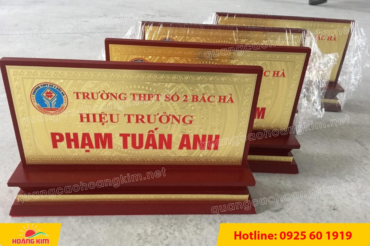 bien chuc danh mat dong de go tam cap dep 168 - BIỂN CHỨC DANH MẶT ĐỒNG ĐẾ GỖ TAM CẤP &ndash; D&Ograve;NG CAO CẤP CHO L&Atilde;NH ĐẠO