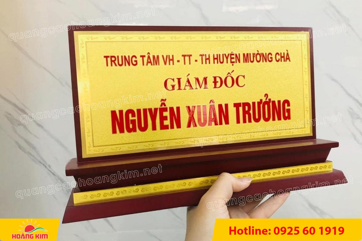 bien chuc danh mat dong de go tam cap dep 171 - BIỂN CHỨC DANH MẶT ĐỒNG ĐẾ GỖ TAM CẤP &ndash; D&Ograve;NG CAO CẤP CHO L&Atilde;NH ĐẠO