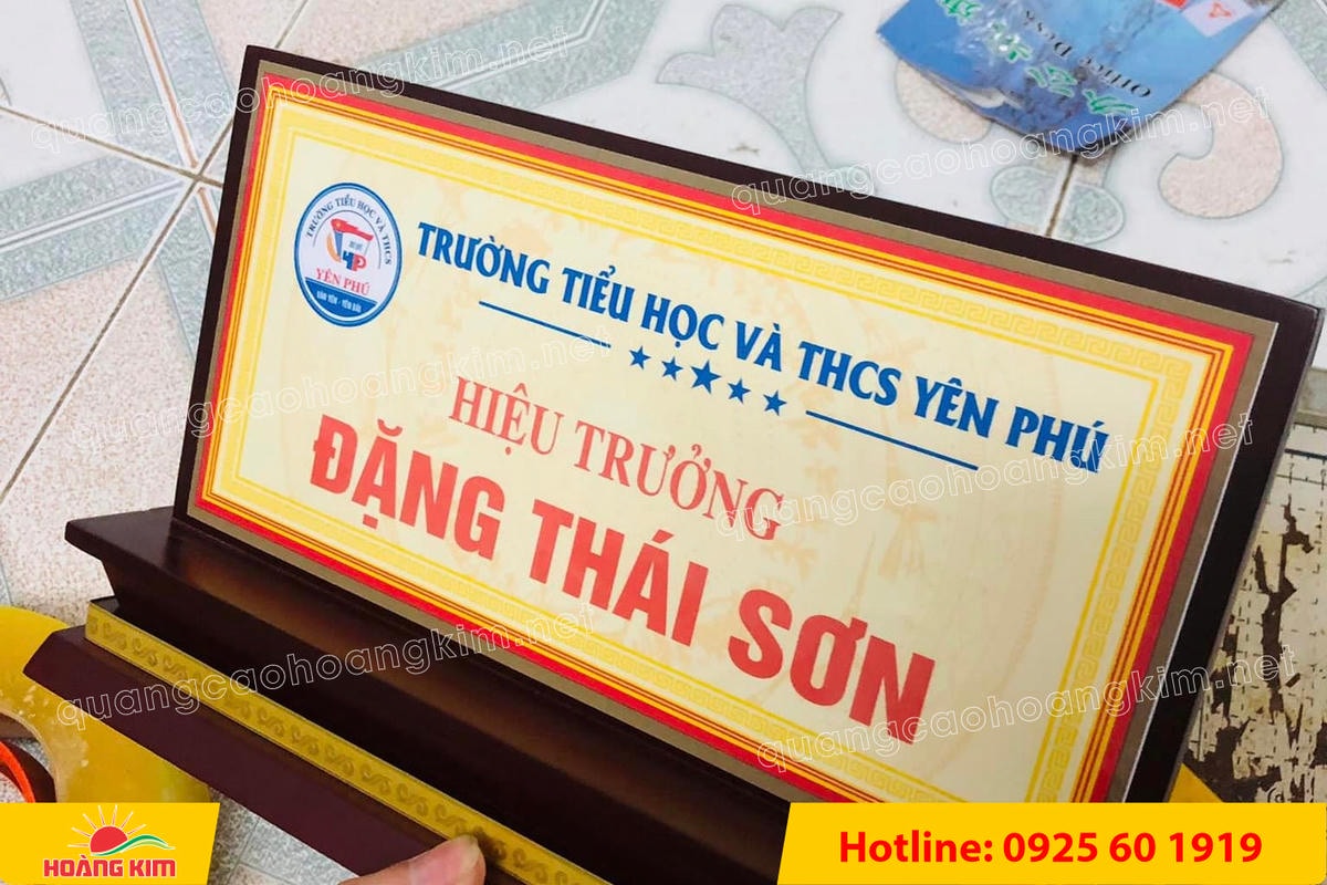 bien chuc danh mat dong de go tam cap dep 174 - BIỂN CHỨC DANH MẶT ĐỒNG ĐẾ GỖ TAM CẤP &ndash; D&Ograve;NG CAO CẤP CHO L&Atilde;NH ĐẠO