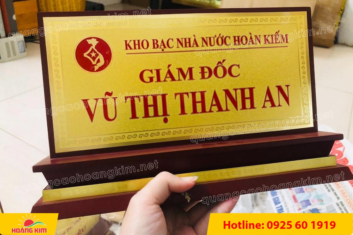 bien chuc danh mat dong de go tam cap dep 177 - BIỂN CHỨC DANH MẶT ĐỒNG ĐẾ GỖ TAM CẤP &ndash; D&Ograve;NG CAO CẤP CHO L&Atilde;NH ĐẠO