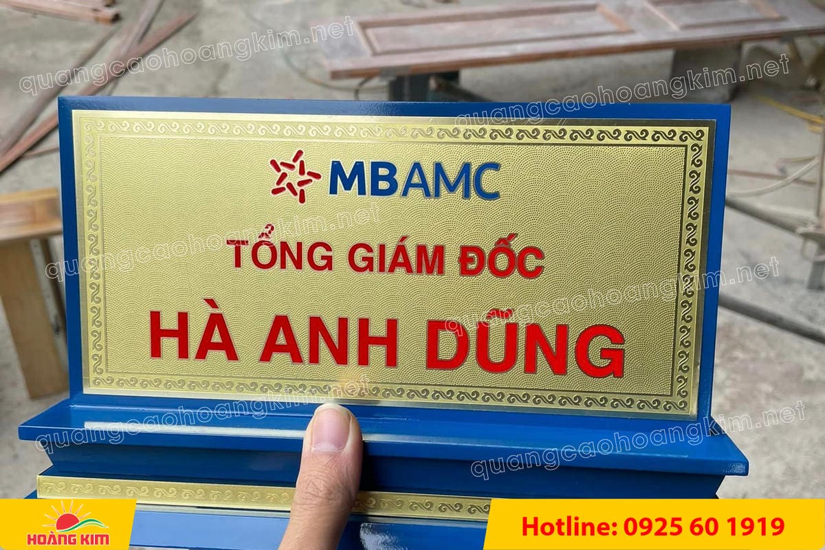 bien chuc danh mat dong de go tam cap dep 192 - BIỂN CHỨC DANH MẶT ĐỒNG ĐẾ GỖ TAM CẤP &ndash; D&Ograve;NG CAO CẤP CHO L&Atilde;NH ĐẠO