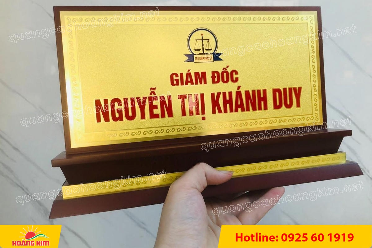 bien chuc danh mat dong de go tam cap dep 194 - BIỂN CHỨC DANH MẶT ĐỒNG ĐẾ GỖ TAM CẤP &ndash; D&Ograve;NG CAO CẤP CHO L&Atilde;NH ĐẠO