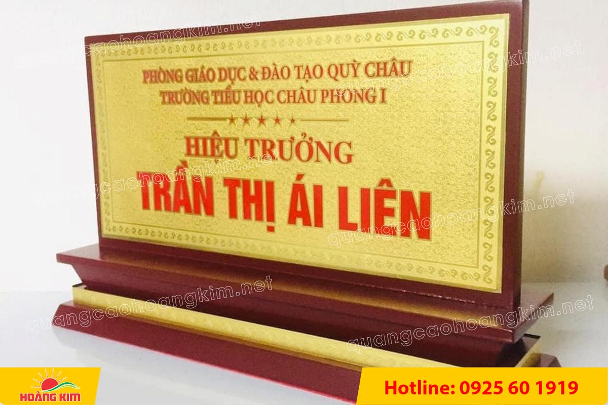 bien chuc danh mat dong de go tam cap dep 195 - BIỂN CHỨC DANH MẶT ĐỒNG ĐẾ GỖ TAM CẤP &ndash; D&Ograve;NG CAO CẤP CHO L&Atilde;NH ĐẠO