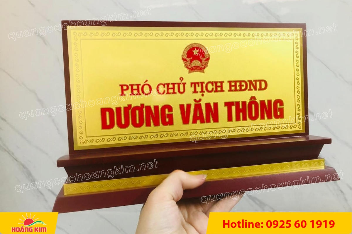 bien chuc danh mat dong de go tam cap dep 196 - BIỂN CHỨC DANH MẶT ĐỒNG ĐẾ GỖ TAM CẤP &ndash; D&Ograve;NG CAO CẤP CHO L&Atilde;NH ĐẠO