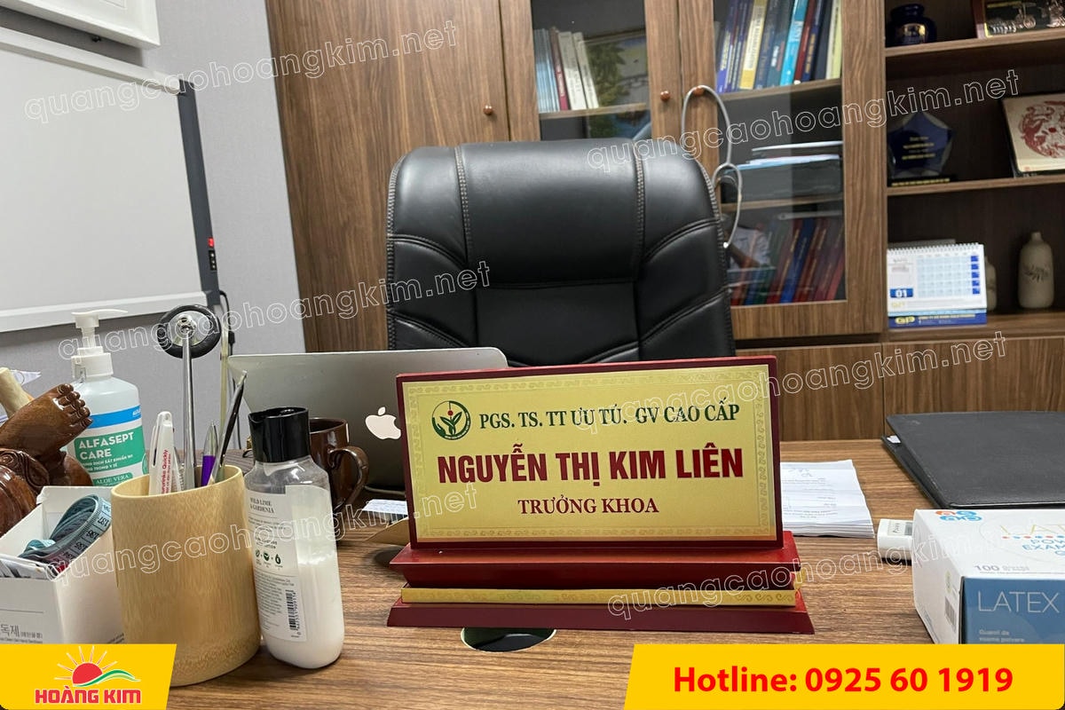 bien chuc danh mat dong de go tam cap dep 2 - BIỂN CHỨC DANH, BẢNG T&Ecirc;N ĐỂ B&Agrave;N CỰC ĐẸP, SANG, RẺ