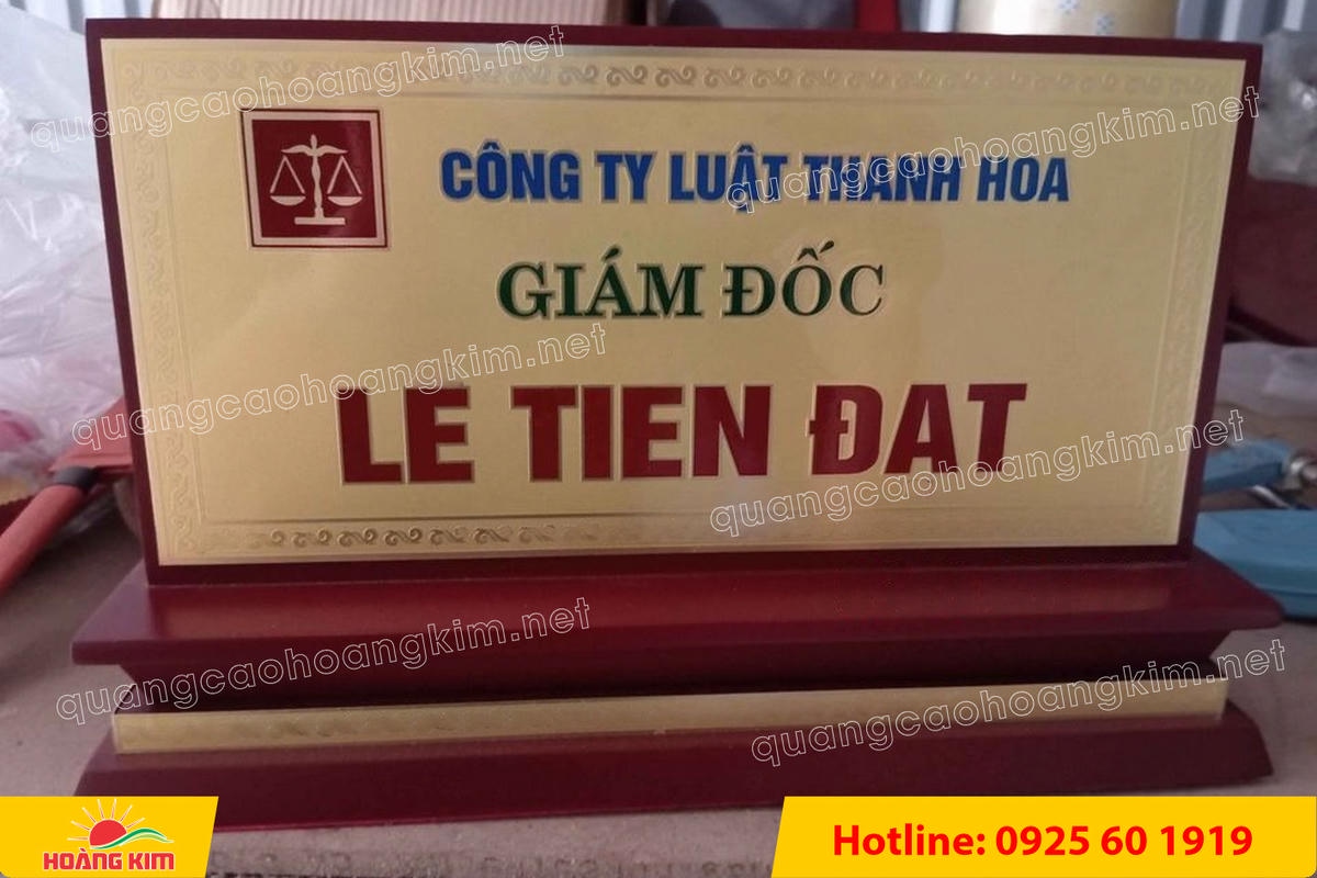 bien chuc danh mat dong de go tam cap dep 203 - BIỂN CHỨC DANH MẶT ĐỒNG ĐẾ GỖ TAM CẤP &ndash; D&Ograve;NG CAO CẤP CHO L&Atilde;NH ĐẠO