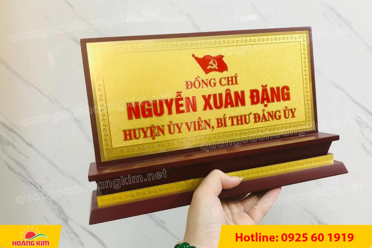bien chuc danh mat dong de go tam cap dep 205 - BIỂN CHỨC DANH MẶT ĐỒNG ĐẾ GỖ TAM CẤP &ndash; D&Ograve;NG CAO CẤP CHO L&Atilde;NH ĐẠO