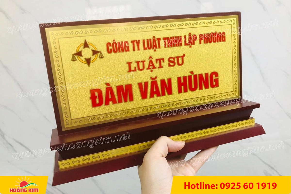 bien chuc danh mat dong de go tam cap dep 207 - BIỂN CHỨC DANH MẶT ĐỒNG ĐẾ GỖ TAM CẤP &ndash; D&Ograve;NG CAO CẤP CHO L&Atilde;NH ĐẠO