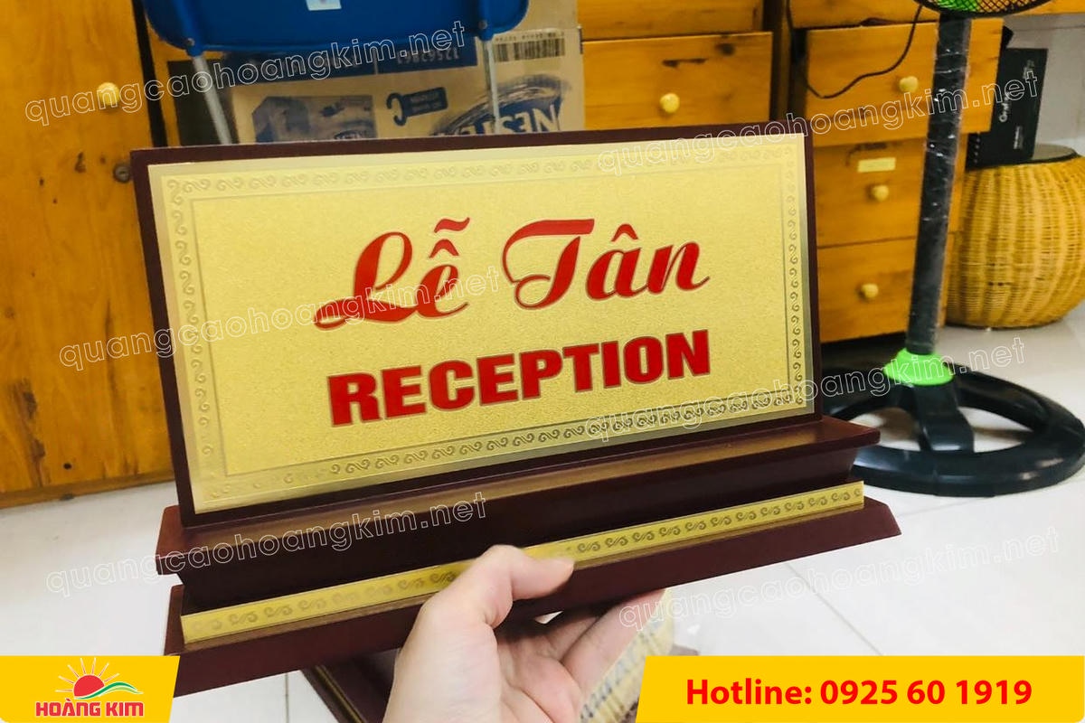 bien chuc danh mat dong de go tam cap dep 208 - BIỂN CHỨC DANH MẶT ĐỒNG ĐẾ GỖ TAM CẤP &ndash; D&Ograve;NG CAO CẤP CHO L&Atilde;NH ĐẠO