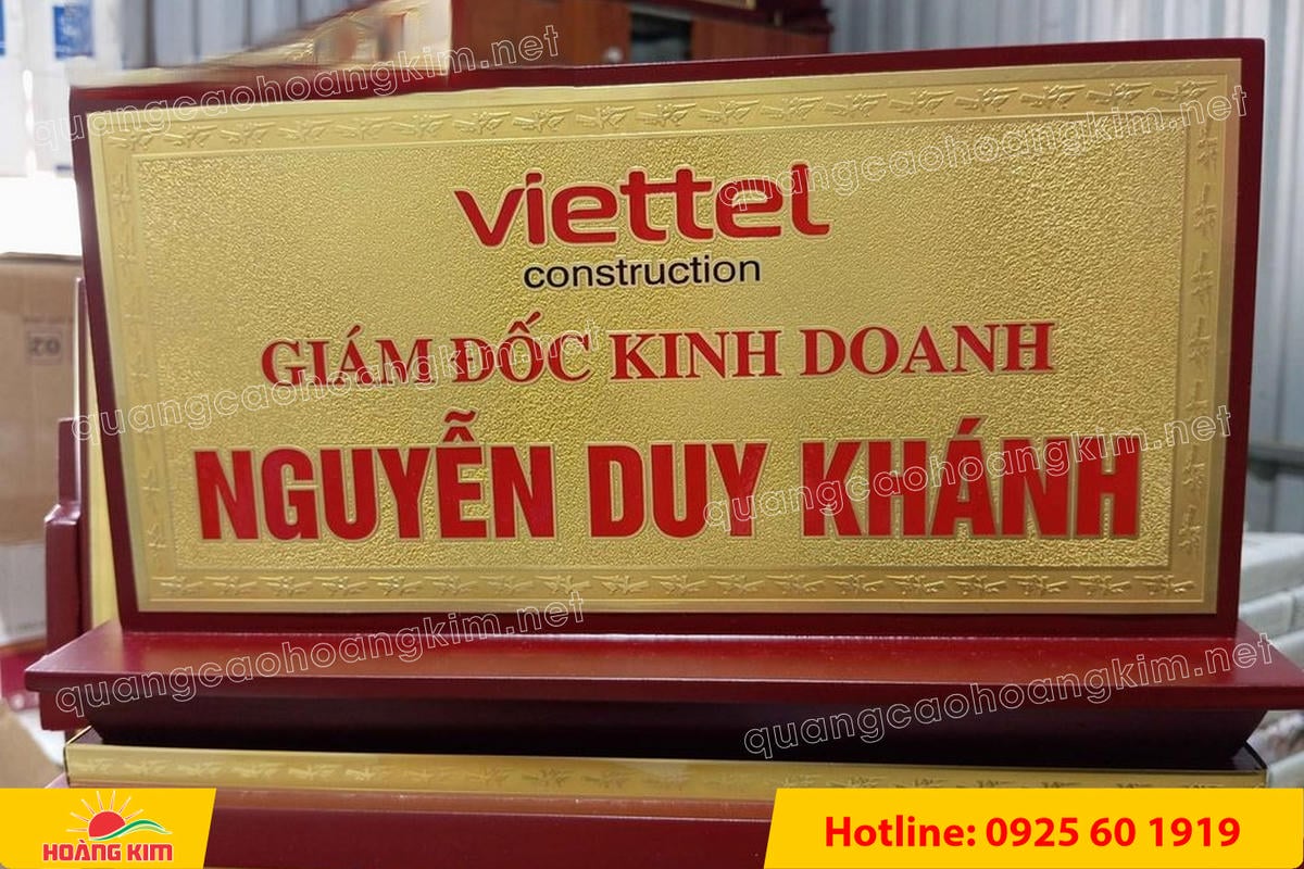 bien chuc danh mat dong de go tam cap dep 211 - BIỂN CHỨC DANH MẶT ĐỒNG ĐẾ GỖ TAM CẤP &ndash; D&Ograve;NG CAO CẤP CHO L&Atilde;NH ĐẠO