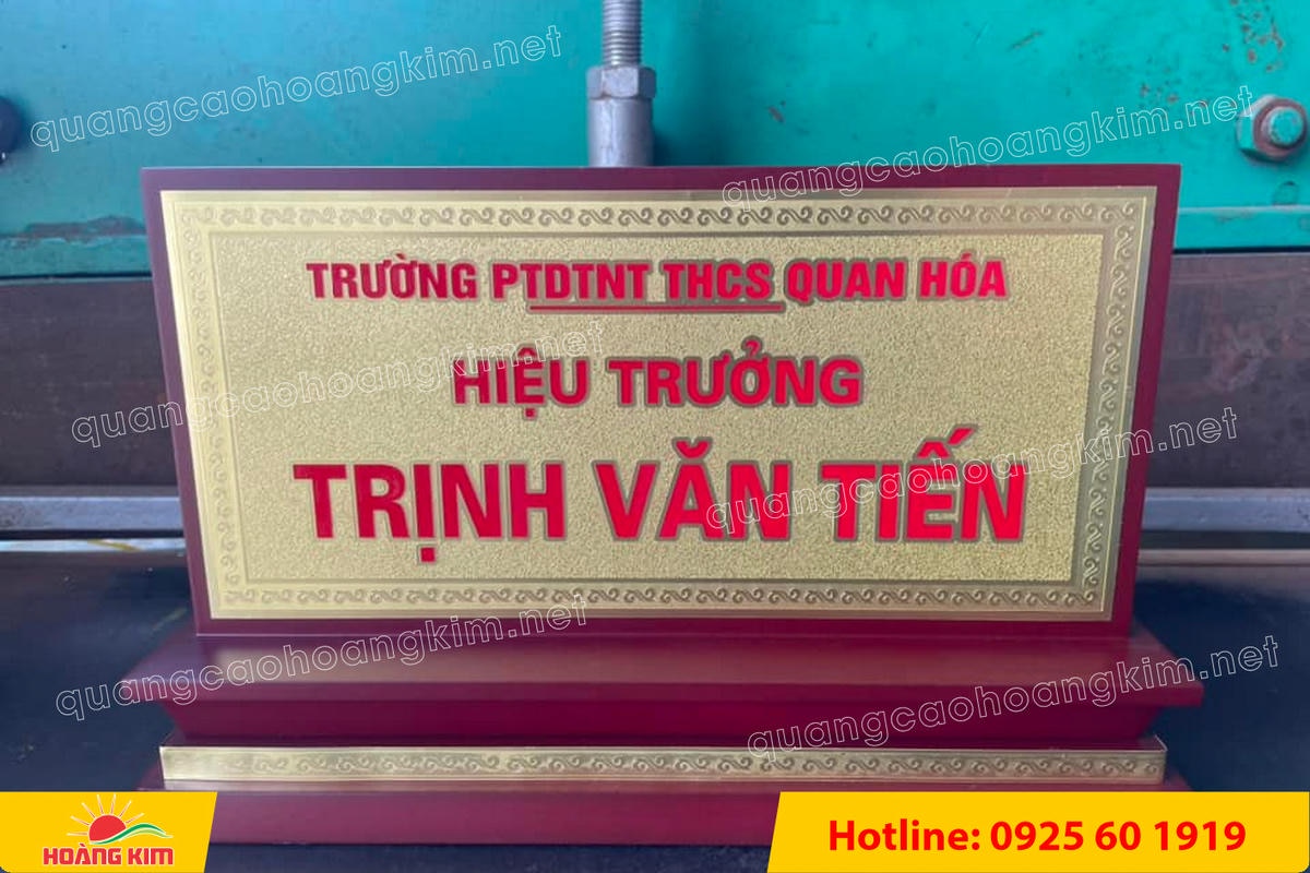 bien chuc danh mat dong de go tam cap dep 212 - BIỂN CHỨC DANH MẶT ĐỒNG ĐẾ GỖ TAM CẤP &ndash; D&Ograve;NG CAO CẤP CHO L&Atilde;NH ĐẠO