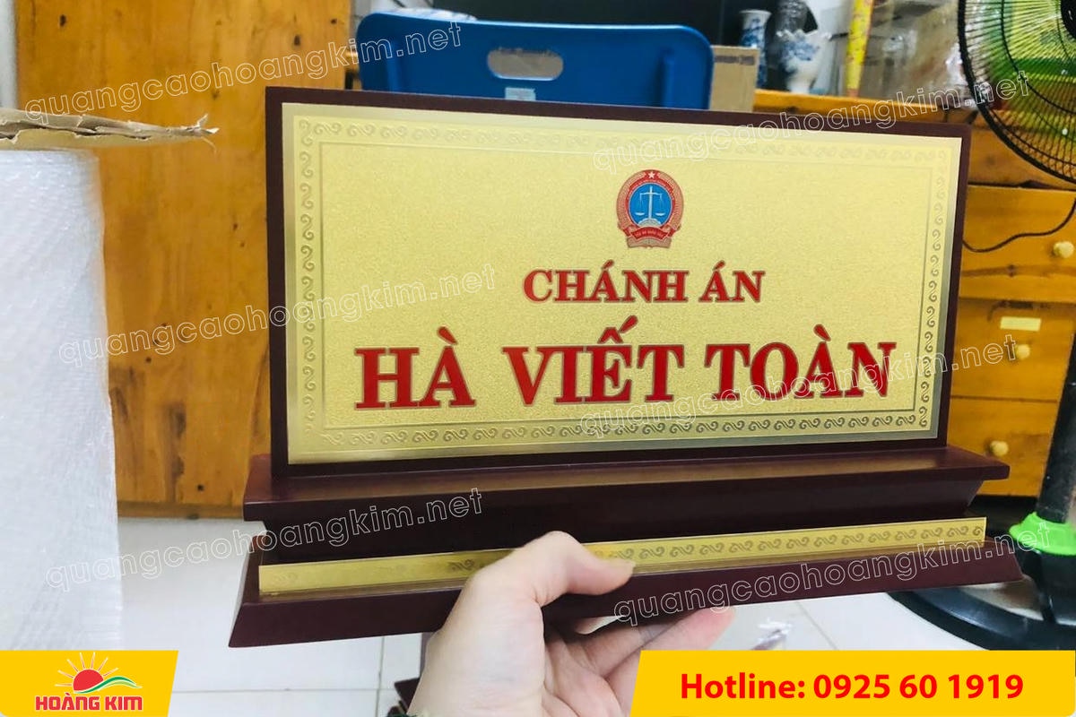 bien chuc danh mat dong de go tam cap dep 213 - BIỂN CHỨC DANH MẶT ĐỒNG ĐẾ GỖ TAM CẤP &ndash; D&Ograve;NG CAO CẤP CHO L&Atilde;NH ĐẠO