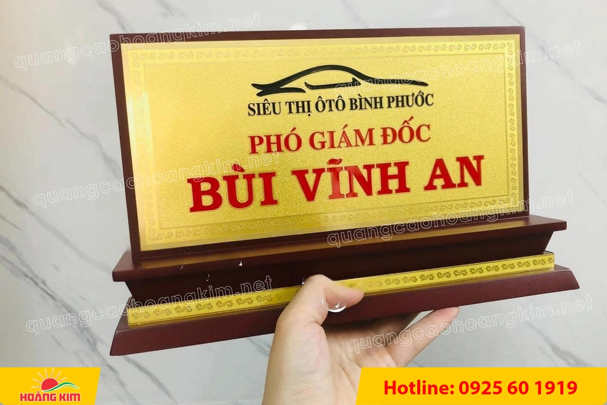 bien chuc danh mat dong de go tam cap dep 215 - BIỂN CHỨC DANH MẶT ĐỒNG ĐẾ GỖ TAM CẤP &ndash; D&Ograve;NG CAO CẤP CHO L&Atilde;NH ĐẠO