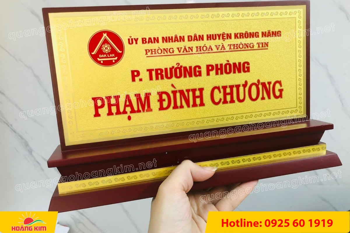 bien chuc danh mat dong de go tam cap dep 216 - BIỂN CHỨC DANH MẶT ĐỒNG ĐẾ GỖ TAM CẤP &ndash; D&Ograve;NG CAO CẤP CHO L&Atilde;NH ĐẠO