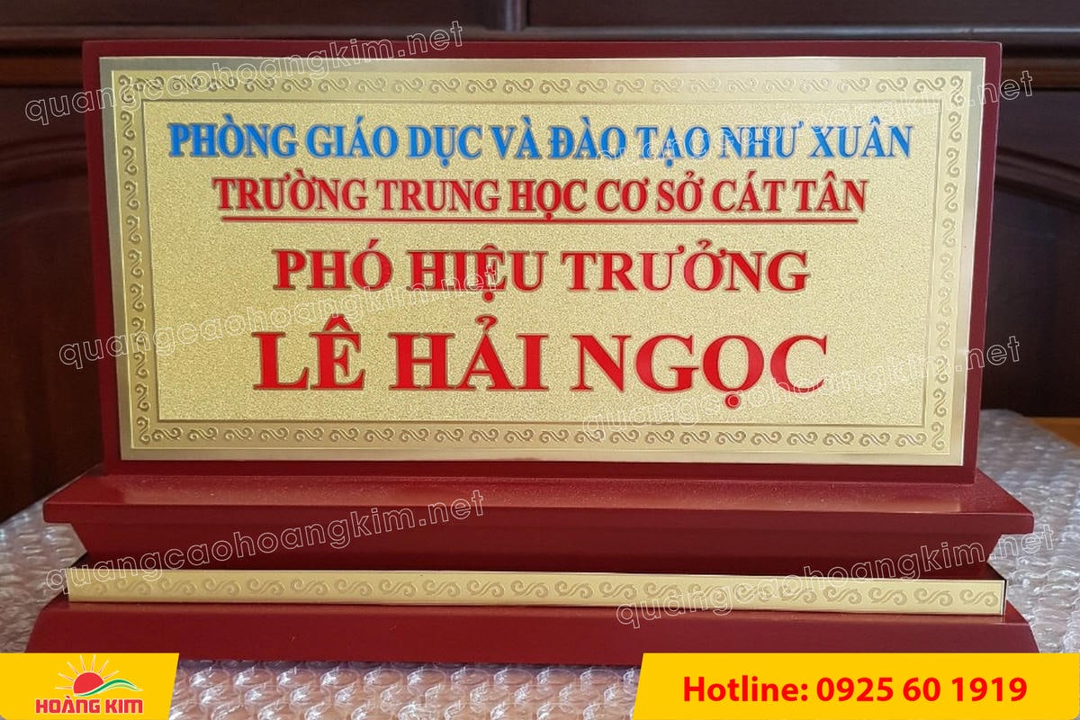 bien chuc danh mat dong de go tam cap dep 22 - BIỂN CHỨC DANH MẶT ĐỒNG ĐẾ GỖ TAM CẤP &ndash; D&Ograve;NG CAO CẤP CHO L&Atilde;NH ĐẠO
