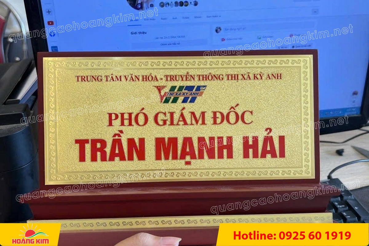 bien chuc danh mat dong de go tam cap dep 222 - BIỂN CHỨC DANH MẶT ĐỒNG ĐẾ GỖ TAM CẤP &ndash; D&Ograve;NG CAO CẤP CHO L&Atilde;NH ĐẠO