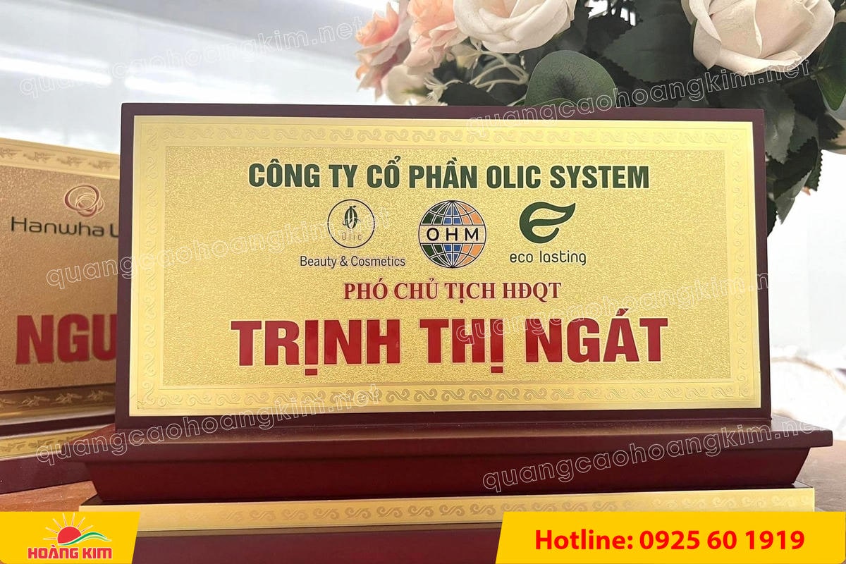 bien chuc danh mat dong de go tam cap dep 227 - BIỂN CHỨC DANH MẶT ĐỒNG ĐẾ GỖ TAM CẤP &ndash; D&Ograve;NG CAO CẤP CHO L&Atilde;NH ĐẠO