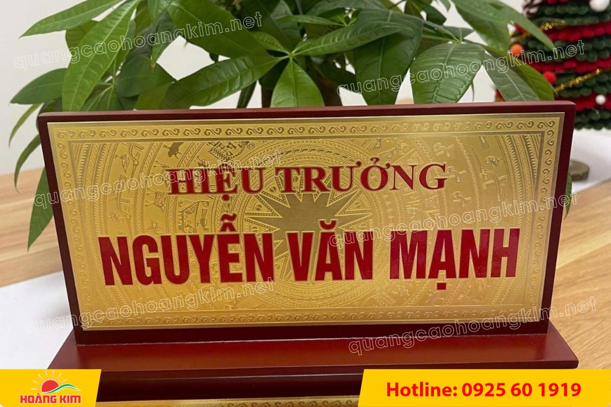 bien chuc danh mat dong de go tam cap dep 233 - BIỂN CHỨC DANH MẶT ĐỒNG ĐẾ GỖ TAM CẤP &ndash; D&Ograve;NG CAO CẤP CHO L&Atilde;NH ĐẠO