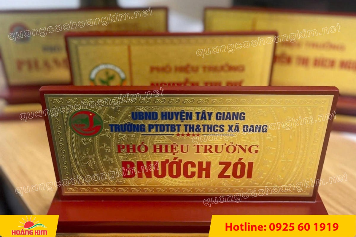 bien chuc danh mat dong de go tam cap dep 239 - BIỂN CHỨC DANH MẶT ĐỒNG ĐẾ GỖ TAM CẤP &ndash; D&Ograve;NG CAO CẤP CHO L&Atilde;NH ĐẠO