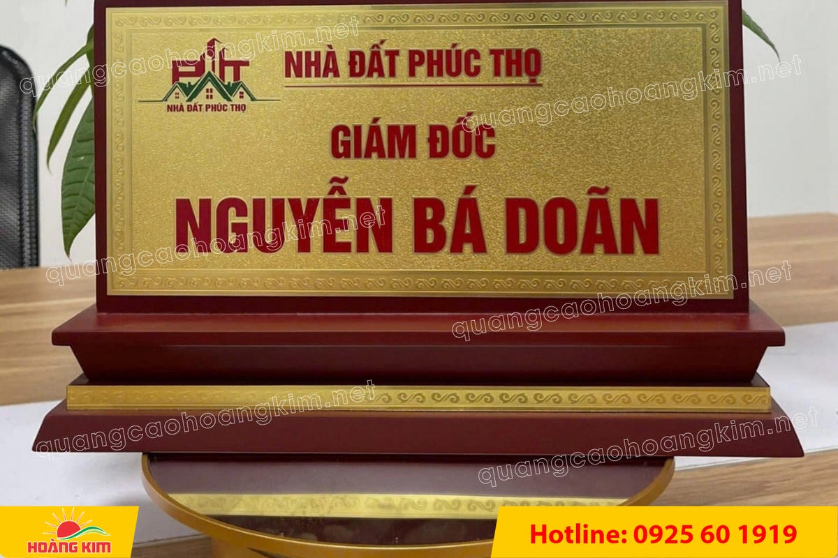 bien chuc danh mat dong de go tam cap dep 253 - BIỂN CHỨC DANH MẶT ĐỒNG ĐẾ GỖ TAM CẤP &ndash; D&Ograve;NG CAO CẤP CHO L&Atilde;NH ĐẠO