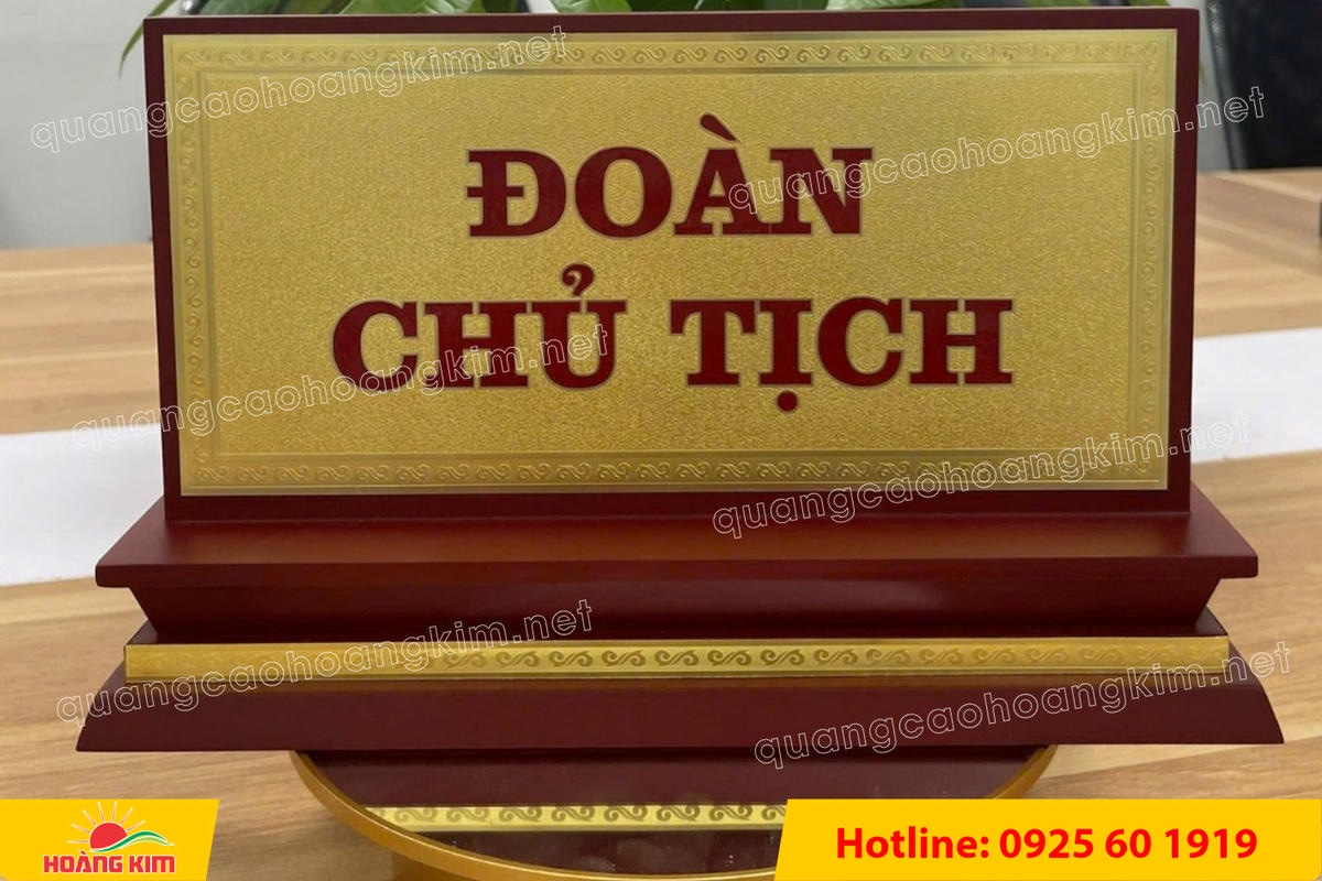 bien chuc danh mat dong de go tam cap dep 254 - BIỂN CHỨC DANH MẶT ĐỒNG ĐẾ GỖ TAM CẤP &ndash; D&Ograve;NG CAO CẤP CHO L&Atilde;NH ĐẠO