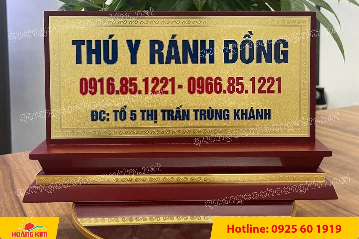 bien chuc danh mat dong de go tam cap dep 262 - BIỂN CHỨC DANH MẶT ĐỒNG ĐẾ GỖ TAM CẤP &ndash; D&Ograve;NG CAO CẤP CHO L&Atilde;NH ĐẠO