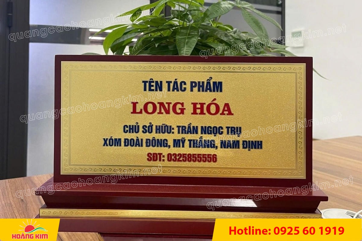 bien chuc danh mat dong de go tam cap dep 263 - BIỂN CHỨC DANH MẶT ĐỒNG ĐẾ GỖ TAM CẤP &ndash; D&Ograve;NG CAO CẤP CHO L&Atilde;NH ĐẠO