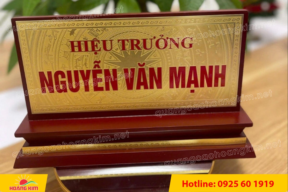 bien chuc danh mat dong de go tam cap dep 264 - BIỂN CHỨC DANH MẶT ĐỒNG ĐẾ GỖ TAM CẤP &ndash; D&Ograve;NG CAO CẤP CHO L&Atilde;NH ĐẠO