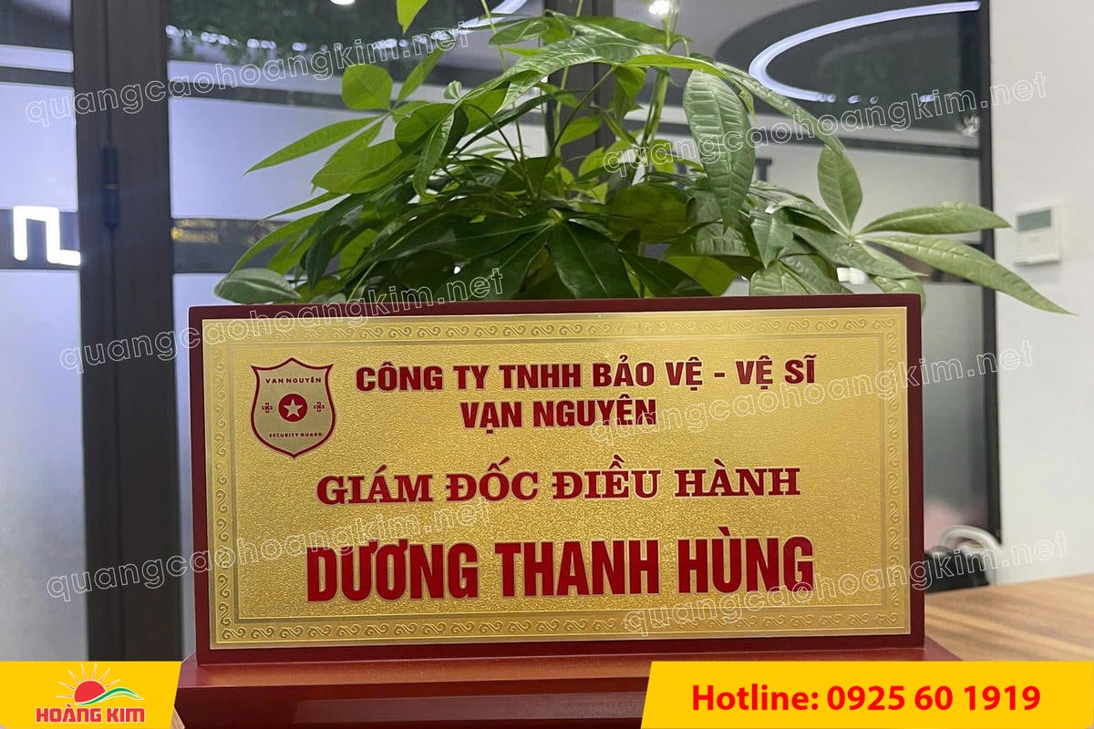 bien chuc danh mat dong de go tam cap dep 266 - BIỂN CHỨC DANH MẶT ĐỒNG ĐẾ GỖ TAM CẤP &ndash; D&Ograve;NG CAO CẤP CHO L&Atilde;NH ĐẠO