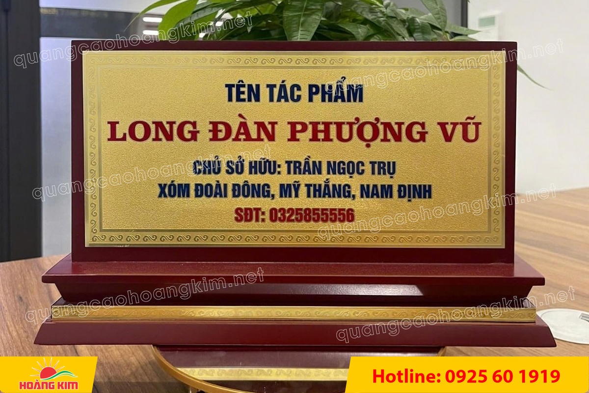 bien chuc danh mat dong de go tam cap dep 267 - BIỂN CHỨC DANH MẶT ĐỒNG ĐẾ GỖ TAM CẤP &ndash; D&Ograve;NG CAO CẤP CHO L&Atilde;NH ĐẠO