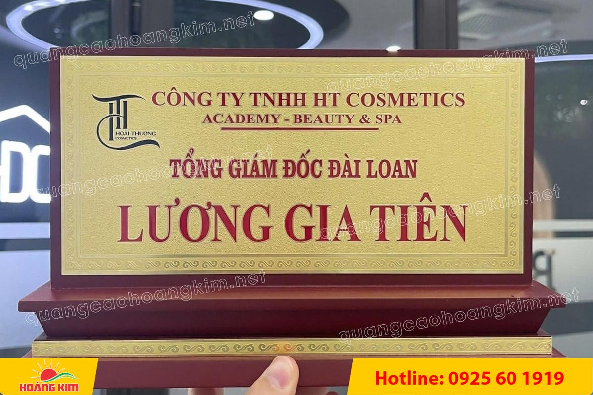 bien chuc danh mat dong de go tam cap dep 268 - BIỂN CHỨC DANH MẶT ĐỒNG ĐẾ GỖ TAM CẤP &ndash; D&Ograve;NG CAO CẤP CHO L&Atilde;NH ĐẠO