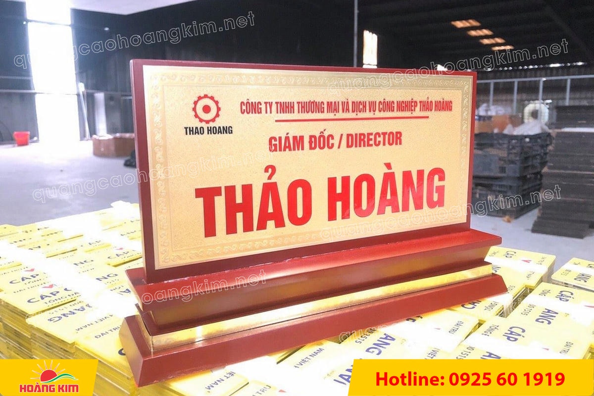 bien chuc danh mat dong de go tam cap dep 27 - BIỂN CHỨC DANH MẶT ĐỒNG ĐẾ GỖ TAM CẤP &ndash; D&Ograve;NG CAO CẤP CHO L&Atilde;NH ĐẠO