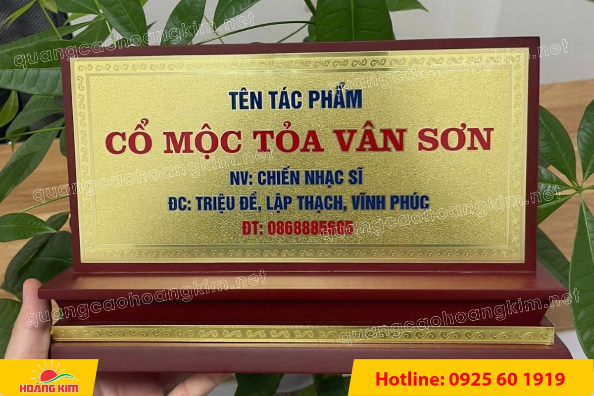 bien chuc danh mat dong de go tam cap dep 273 - BIỂN CHỨC DANH MẶT ĐỒNG ĐẾ GỖ TAM CẤP &ndash; D&Ograve;NG CAO CẤP CHO L&Atilde;NH ĐẠO