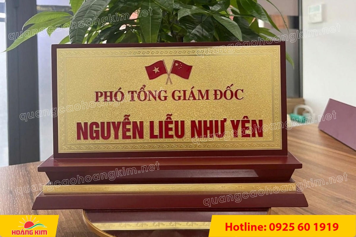 bien chuc danh mat dong de go tam cap dep 278 - BIỂN CHỨC DANH MẶT ĐỒNG ĐẾ GỖ TAM CẤP &ndash; D&Ograve;NG CAO CẤP CHO L&Atilde;NH ĐẠO