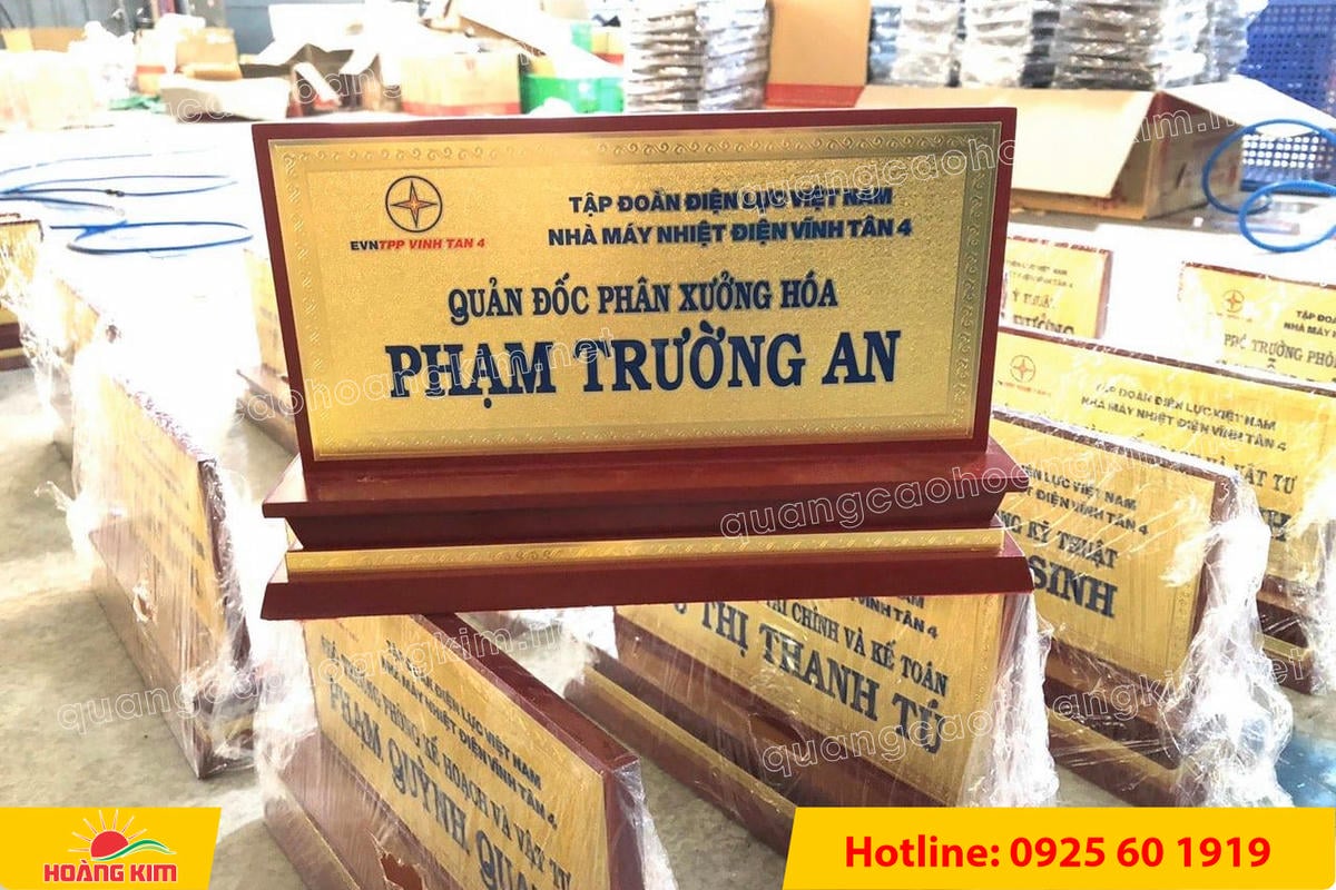 bien chuc danh mat dong de go tam cap dep 28 - BIỂN CHỨC DANH MẶT ĐỒNG ĐẾ GỖ TAM CẤP &ndash; D&Ograve;NG CAO CẤP CHO L&Atilde;NH ĐẠO