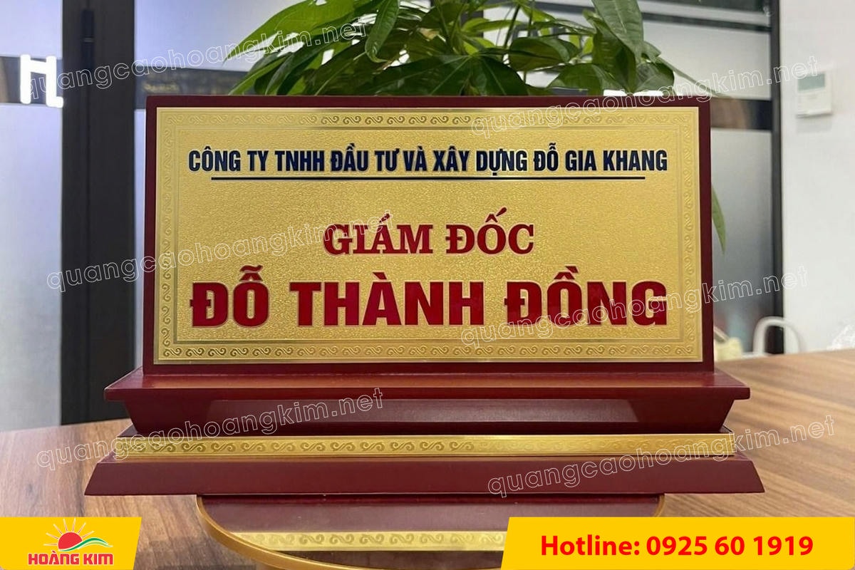 bien chuc danh mat dong de go tam cap dep 282 - BIỂN CHỨC DANH MẶT ĐỒNG ĐẾ GỖ TAM CẤP &ndash; D&Ograve;NG CAO CẤP CHO L&Atilde;NH ĐẠO