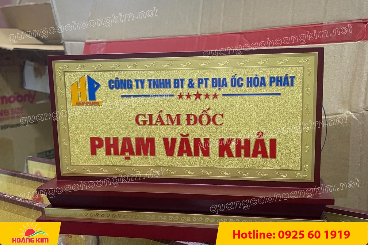 bien chuc danh mat dong de go tam cap dep 283 - BIỂN CHỨC DANH MẶT ĐỒNG ĐẾ GỖ TAM CẤP &ndash; D&Ograve;NG CAO CẤP CHO L&Atilde;NH ĐẠO