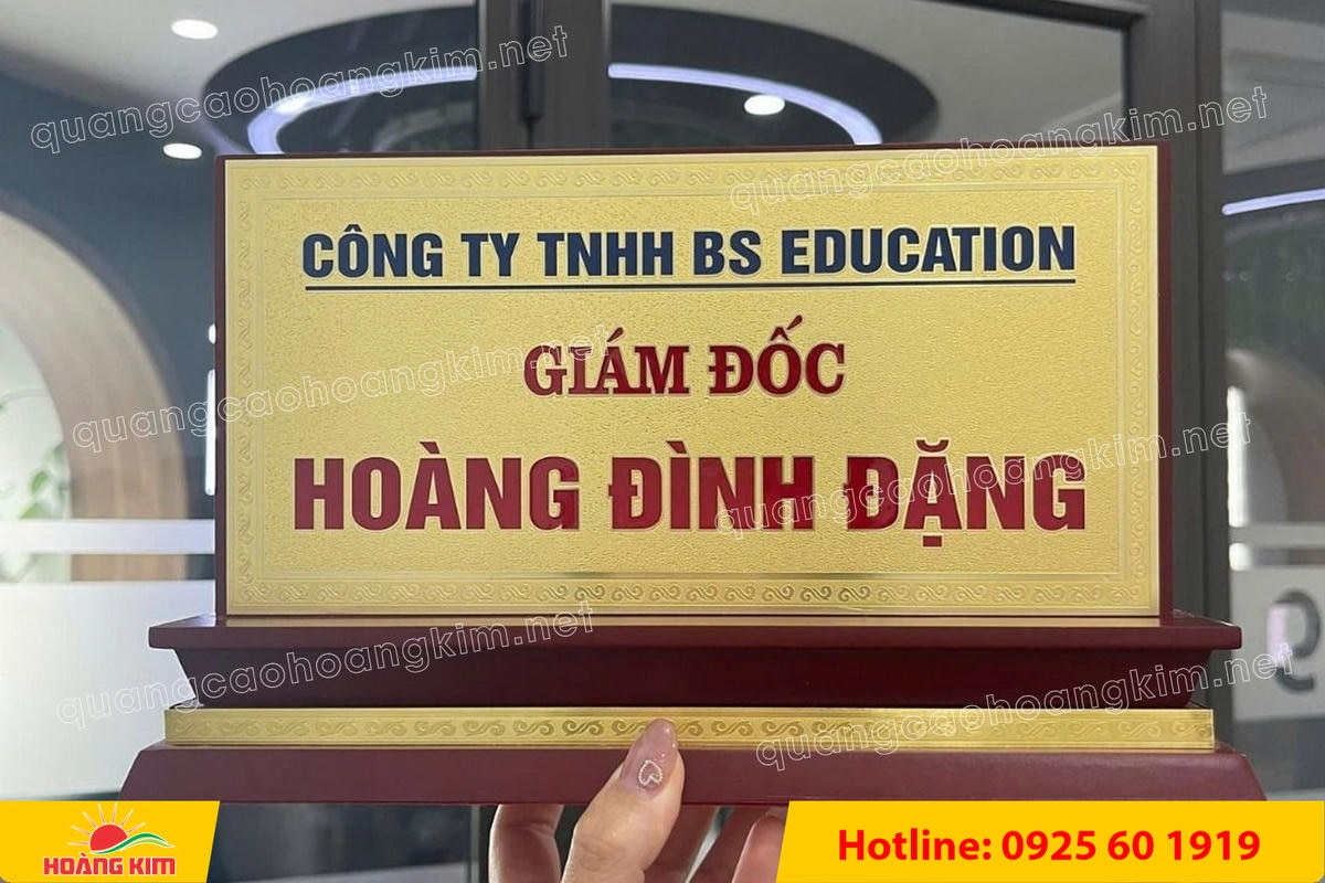 bien chuc danh mat dong de go tam cap dep 285 - BIỂN CHỨC DANH MẶT ĐỒNG ĐẾ GỖ TAM CẤP &ndash; D&Ograve;NG CAO CẤP CHO L&Atilde;NH ĐẠO