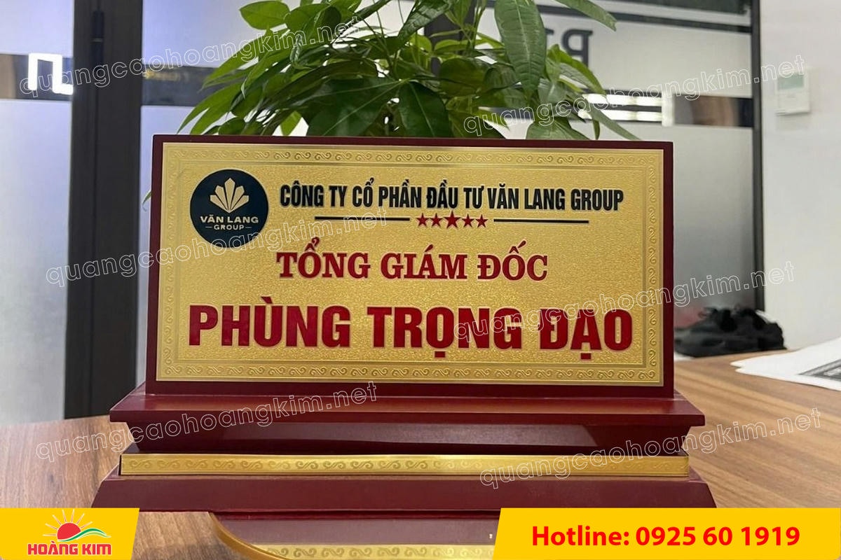 bien chuc danh mat dong de go tam cap dep 295 - BIỂN CHỨC DANH MẶT ĐỒNG ĐẾ GỖ TAM CẤP &ndash; D&Ograve;NG CAO CẤP CHO L&Atilde;NH ĐẠO