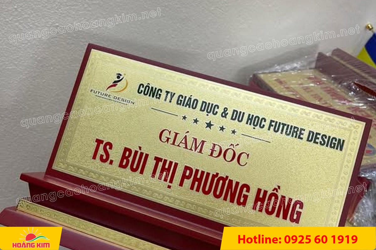 bien chuc danh mat dong de go tam cap dep 299 - BIỂN CHỨC DANH MẶT ĐỒNG ĐẾ GỖ TAM CẤP &ndash; D&Ograve;NG CAO CẤP CHO L&Atilde;NH ĐẠO