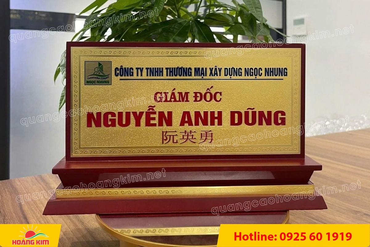 bien chuc danh mat dong de go tam cap dep 300 - BIỂN CHỨC DANH MẶT ĐỒNG ĐẾ GỖ TAM CẤP &ndash; D&Ograve;NG CAO CẤP CHO L&Atilde;NH ĐẠO