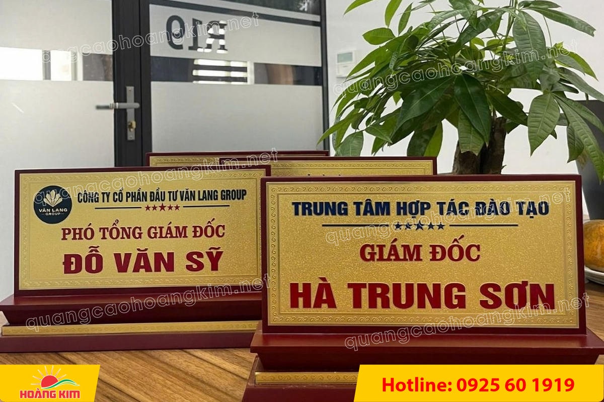 bien chuc danh mat dong de go tam cap dep 305 - BIỂN CHỨC DANH MẶT ĐỒNG ĐẾ GỖ TAM CẤP &ndash; D&Ograve;NG CAO CẤP CHO L&Atilde;NH ĐẠO
