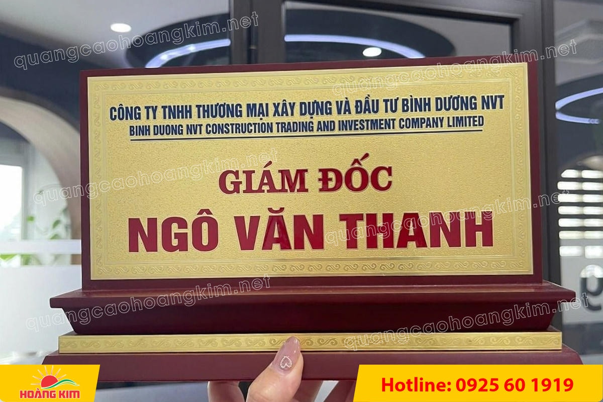 bien chuc danh mat dong de go tam cap dep 306 - BIỂN CHỨC DANH MẶT ĐỒNG ĐẾ GỖ TAM CẤP &ndash; D&Ograve;NG CAO CẤP CHO L&Atilde;NH ĐẠO