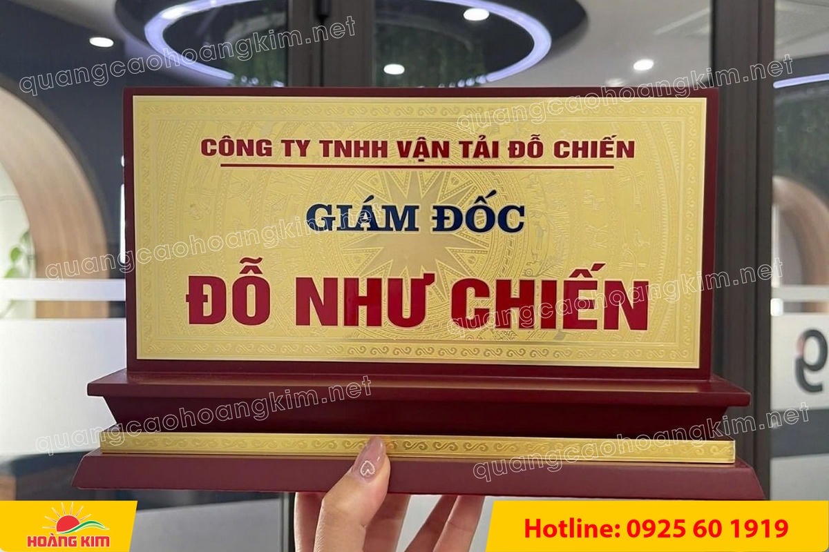 bien chuc danh mat dong de go tam cap dep 307 - BIỂN CHỨC DANH MẶT ĐỒNG ĐẾ GỖ TAM CẤP &ndash; D&Ograve;NG CAO CẤP CHO L&Atilde;NH ĐẠO