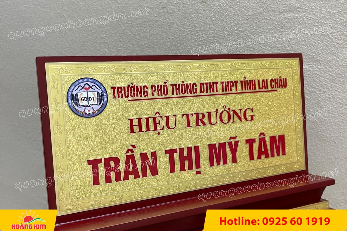 bien chuc danh mat dong de go tam cap dep 310 - BIỂN CHỨC DANH MẶT ĐỒNG ĐẾ GỖ TAM CẤP &ndash; D&Ograve;NG CAO CẤP CHO L&Atilde;NH ĐẠO