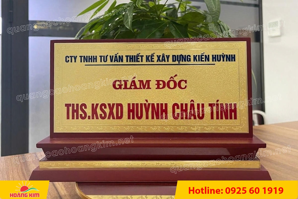 bien chuc danh mat dong de go tam cap dep 314 - BIỂN CHỨC DANH MẶT ĐỒNG ĐẾ GỖ TAM CẤP &ndash; D&Ograve;NG CAO CẤP CHO L&Atilde;NH ĐẠO
