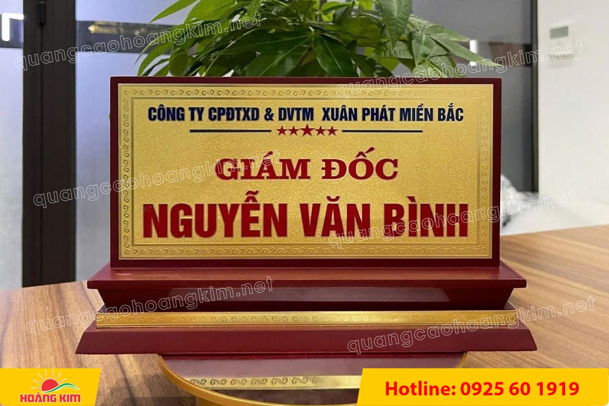 bien chuc danh mat dong de go tam cap dep 317 - BIỂN CHỨC DANH MẶT ĐỒNG ĐẾ GỖ TAM CẤP &ndash; D&Ograve;NG CAO CẤP CHO L&Atilde;NH ĐẠO