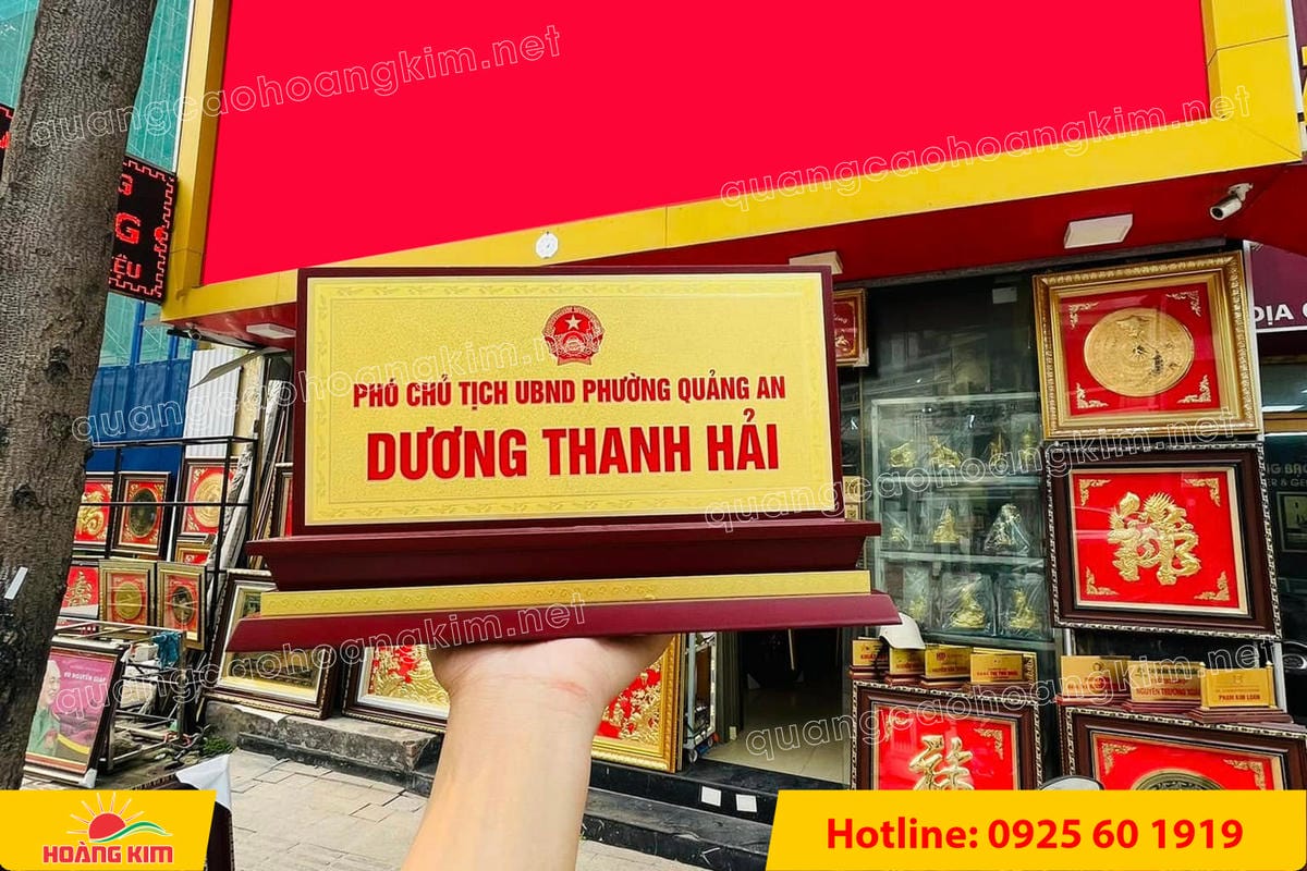 bien chuc danh mat dong de go tam cap dep 323 - BIỂN CHỨC DANH MẶT ĐỒNG ĐẾ GỖ TAM CẤP &ndash; D&Ograve;NG CAO CẤP CHO L&Atilde;NH ĐẠO