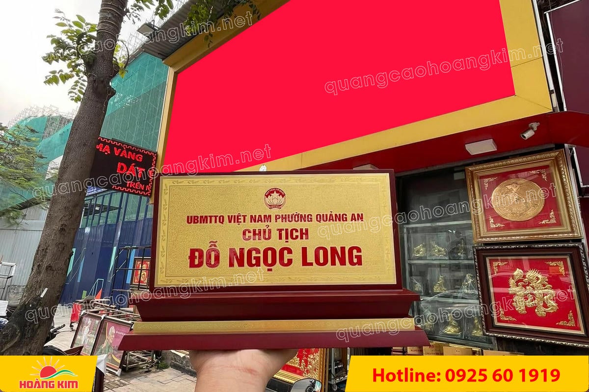 bien chuc danh mat dong de go tam cap dep 324 - BIỂN CHỨC DANH MẶT ĐỒNG ĐẾ GỖ TAM CẤP &ndash; D&Ograve;NG CAO CẤP CHO L&Atilde;NH ĐẠO